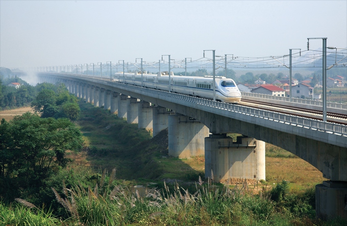 新店河特大橋?qū)嵗? /></a>
                                            </td>
                                        </tr>
                                        <tr>
                                            <td align=